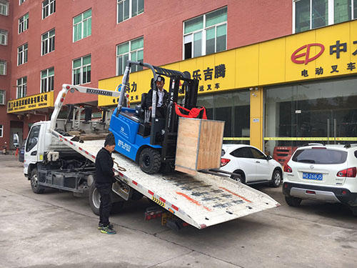 廈門電動(dòng)叉車公司，銷售比亞迪電動(dòng)叉車2.5噸一臺(tái)