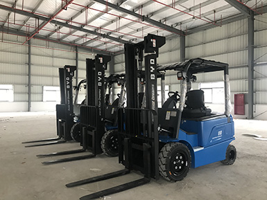 感謝蔡總的大力支持，再次購買3+1臺比亞迪叉車，祝：生意興??！